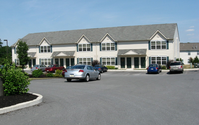 Country Manor Court Apartments